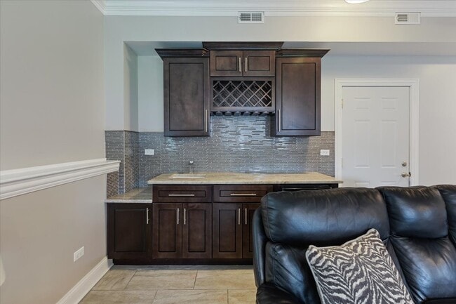 Building Photo - 927 S Charlotte St