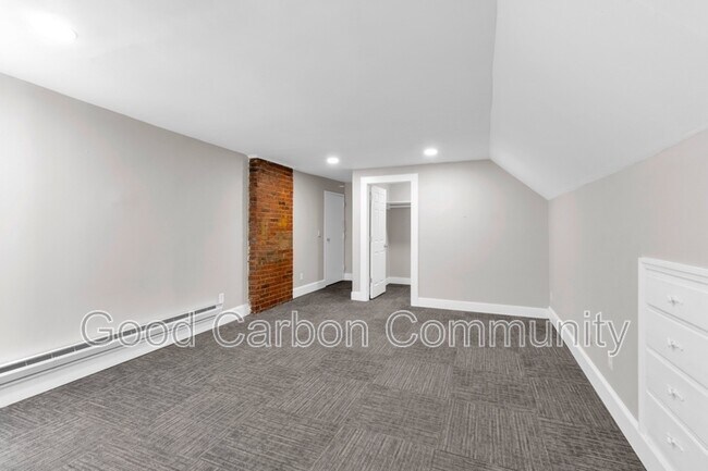 Building Photo - 77 Richmond Ave