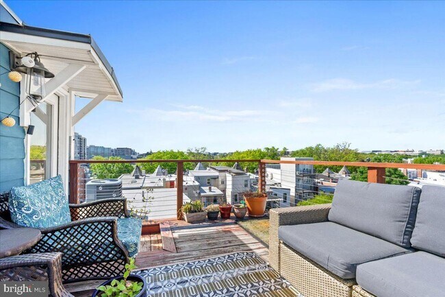 Building Photo - Stunning 1,300 Square Foot Eckington Home ...