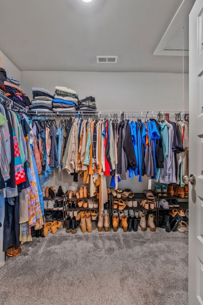 Building Photo - 1006 Baltusrol Ln