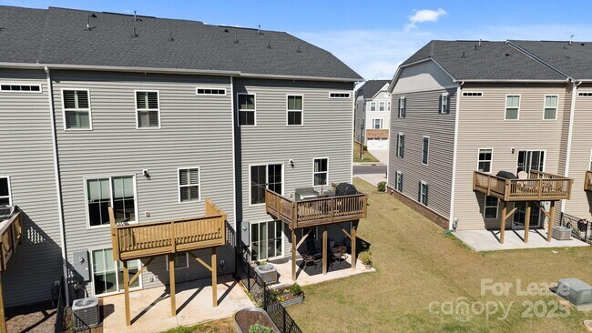 Building Photo - 2665 Grantham Place Dr