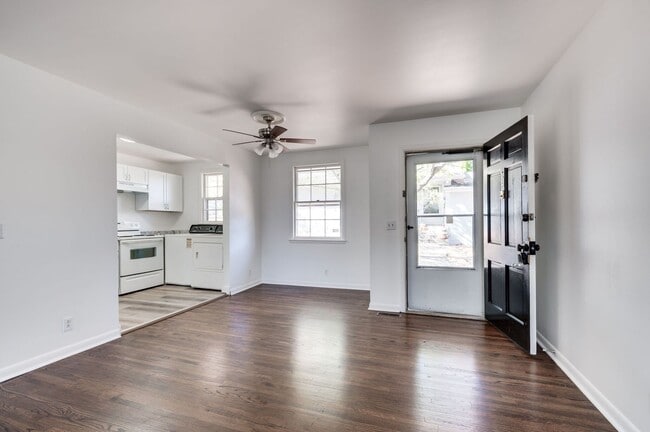 Building Photo - Amazing price for a rental in this area!