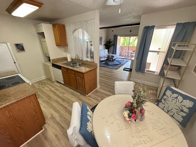 Building Photo - 1515 E Reno Ave