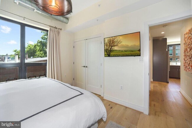 Building Photo - 301 H St NE