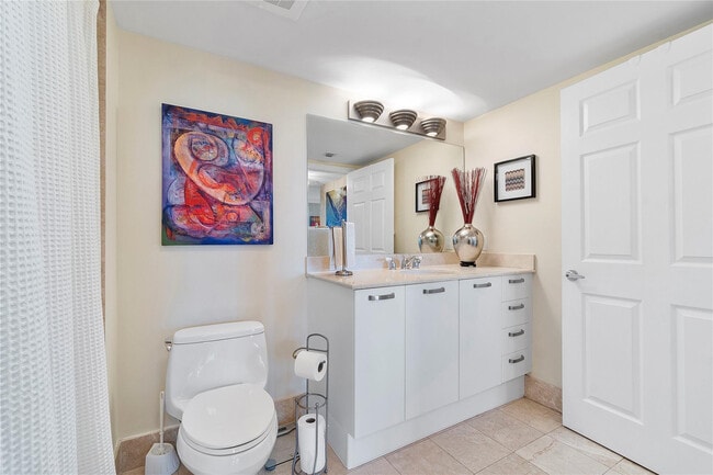 Building Photo - 2011 N Ocean Blvd