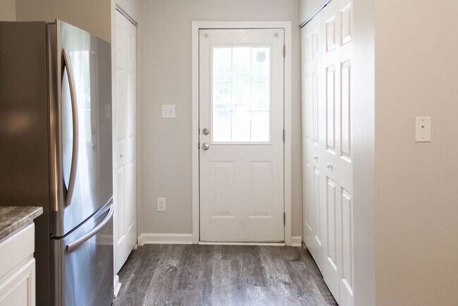 Building Photo - Beautiful Durham Townhome For Rent