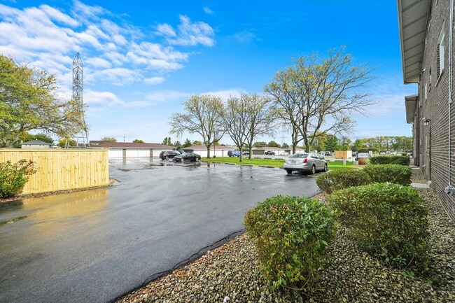 Building Photo - 9016 W 140th St