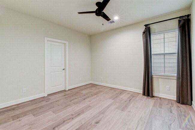 Building Photo - 1614 Northwood St