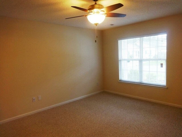 Building Photo - 228 Trickle Dr
