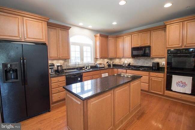 Building Photo - 24676 Broad Creek Dr