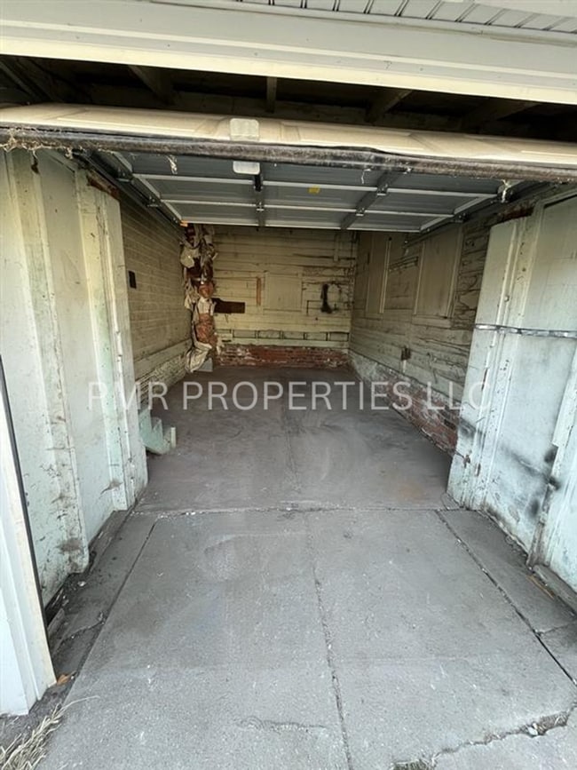 Building Photo - 902 5th Ave