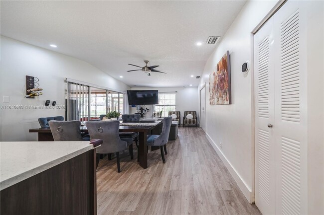 Building Photo - 5400 S Lakewood Cir S
