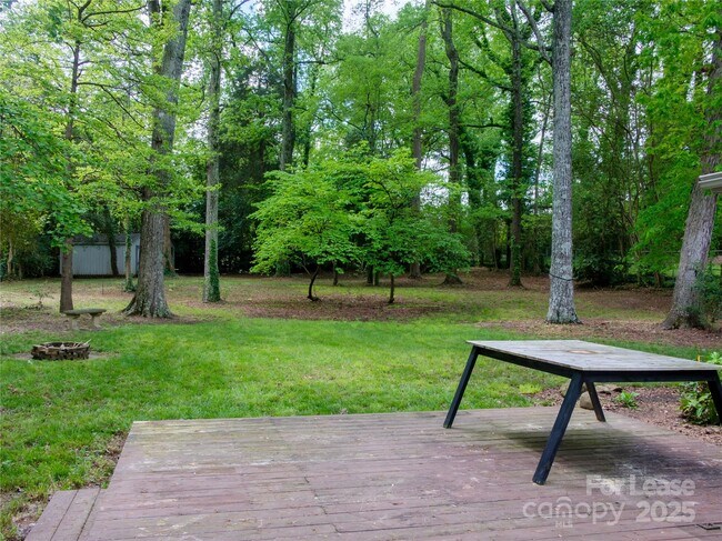 Building Photo - 1123 Lynbrook Dr
