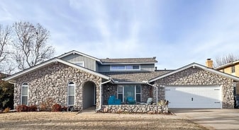 Building Photo - 11501 Carriage Dr
