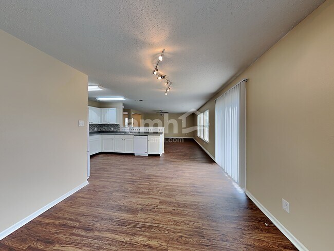 Building Photo - 527 Runnymede Ct