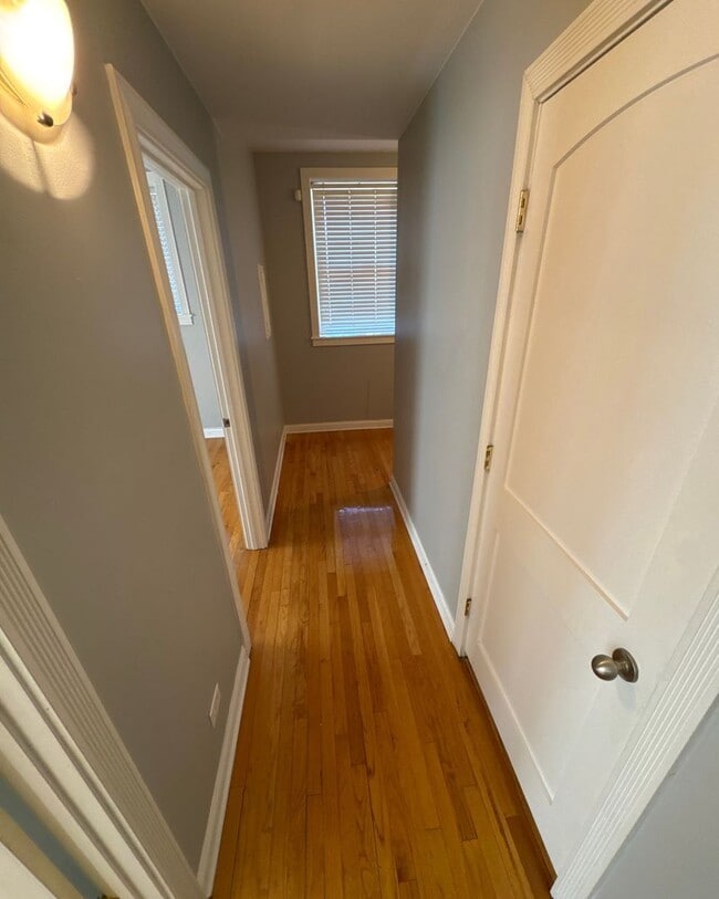 Building Photo - Beautiful 3 bedroom 2 bathroom condo In Near Presidential Library