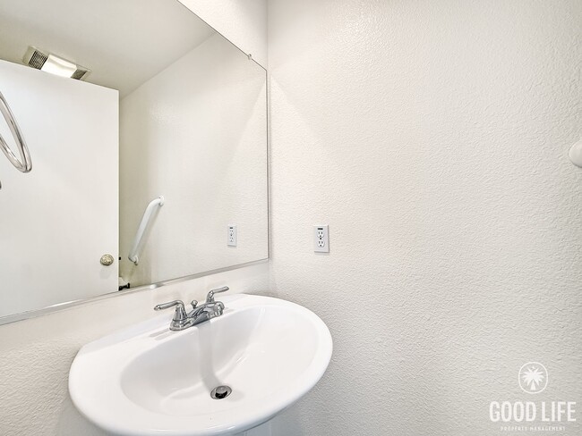 Building Photo - Beautiful 3B/2.5BA Home in Mira Mesa for Rent!