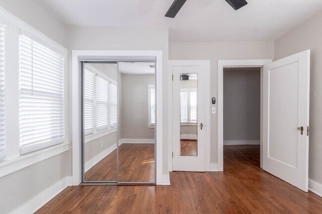 Building Photo - Beautiful Remodeled 1BD/1BTH Home In Crestwood Minutes away from the Highway!