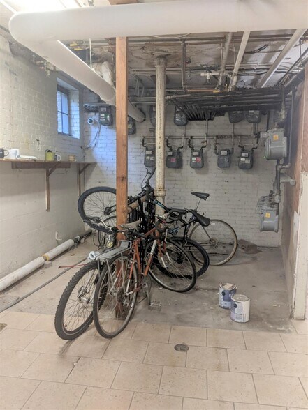 Building Photo - 18 Agassiz St