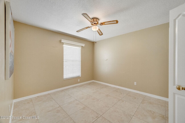 Building Photo - 1634 Sun Gazer Dr