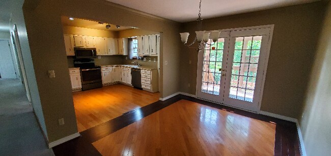 Building Photo - 3026 Round Hill Ct