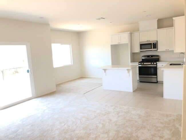 Building Photo - 4400 Lilac Cir