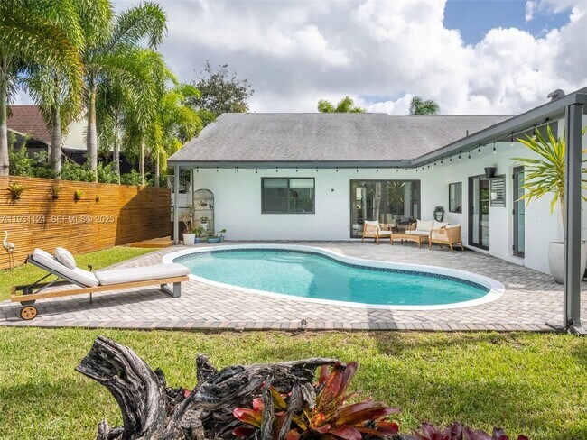 Building Photo - 511 SW 168th Ave