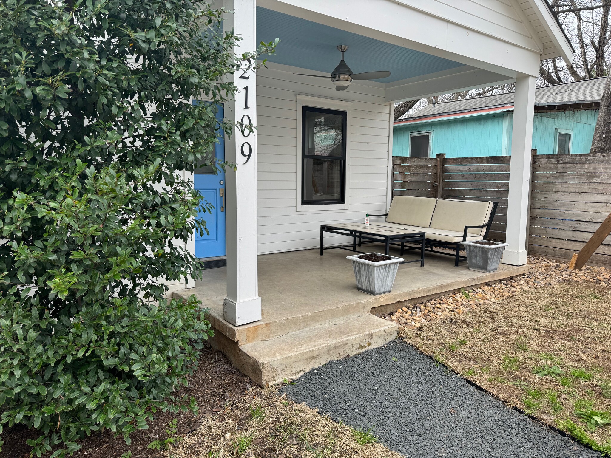 Front porch with fenced yard - 2109 Riverview St