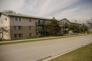 Building Photo - Woodlands Apartments Homes