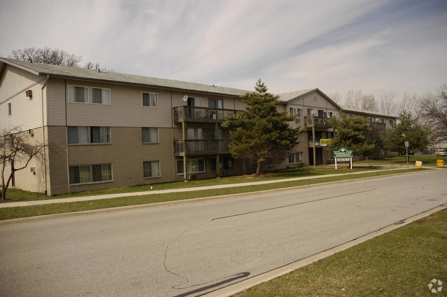 Primary Photo - Woodlands Apartment Homes