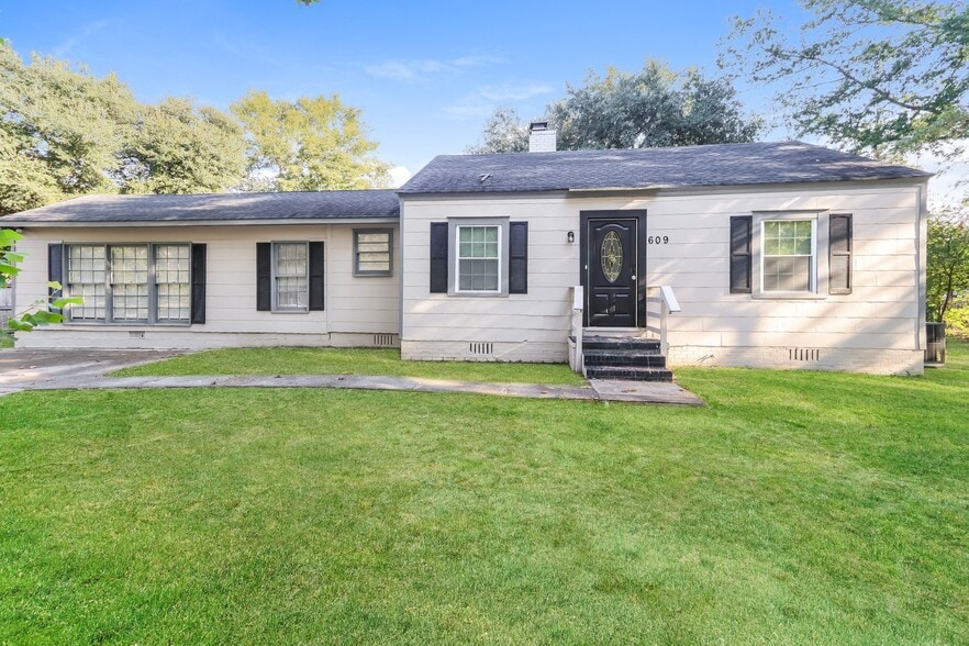 Building Photo - 609 McArthur Blvd