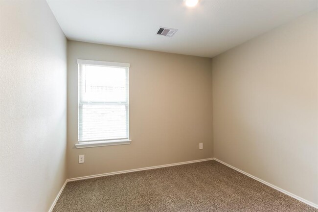 Building Photo - 9885 Gln Brk Ln