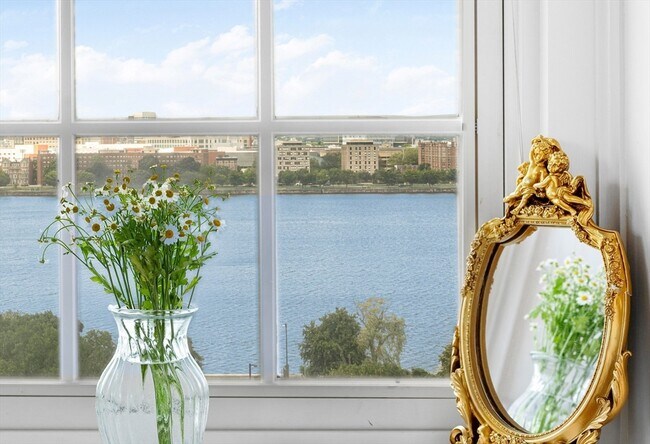 Building Photo - 534 Beacon St