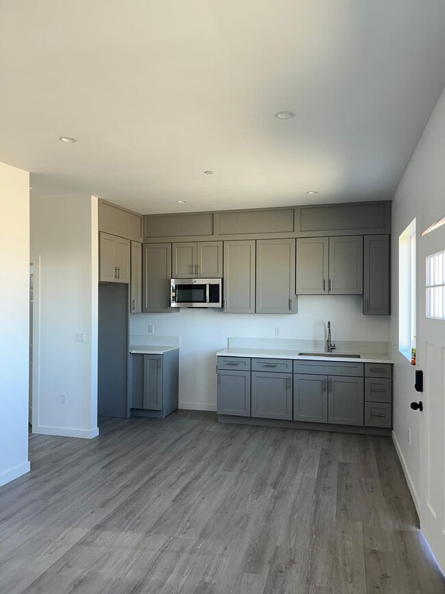 Primary Photo - 9308 E Ave T 6