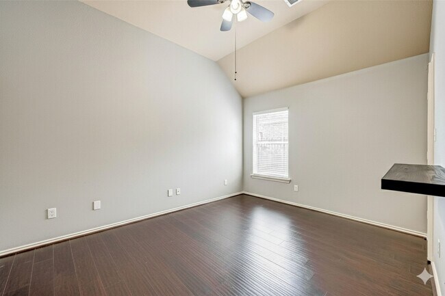 Building Photo - 25911 Palmdale Estate Dr