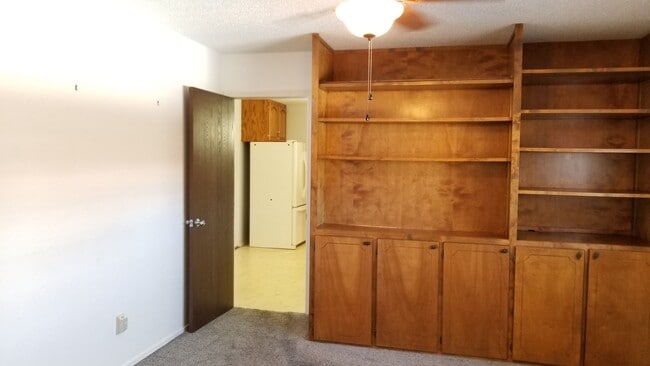 Building Photo - GREAT HOME ON QUIET STREET