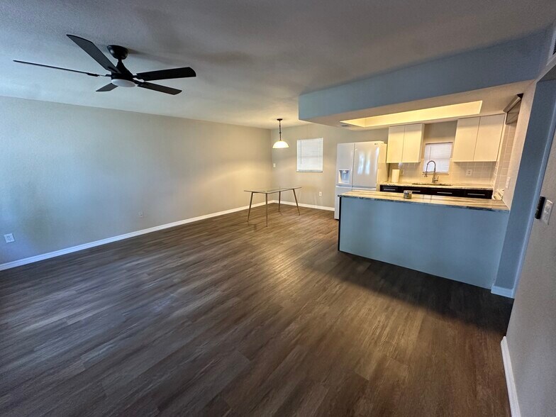 Building Photo - 1131 N Trudel Pt