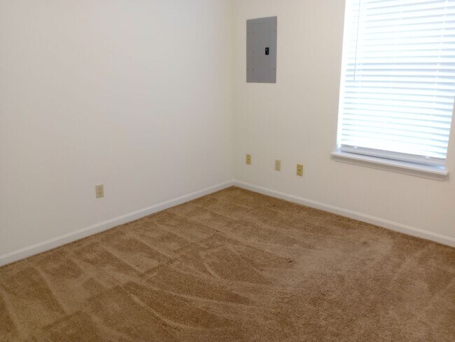 Building Photo - 3500-3502-3502 Delmar Ct