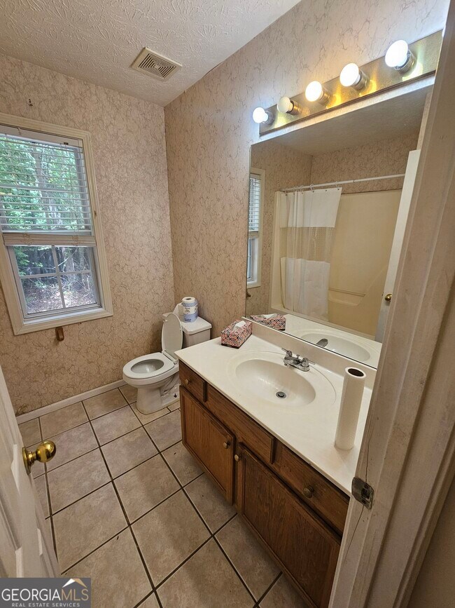 Building Photo - 40 Summerwood Ln