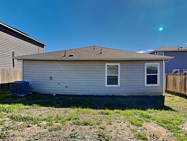 Building Photo - 6215 Baywood Cres