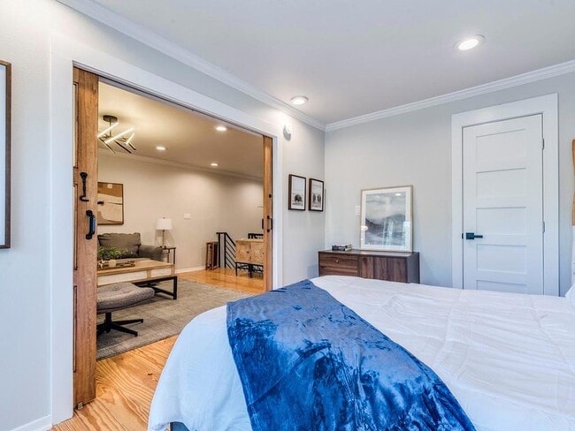 Building Photo - 500 E Riverside Dr