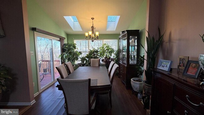 Building Photo - 506 Quincy St