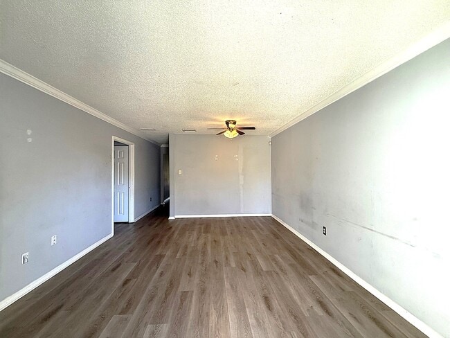 Building Photo - 5401 Pinetrail Way