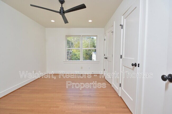 Building Photo - 2314 Stroller Ave