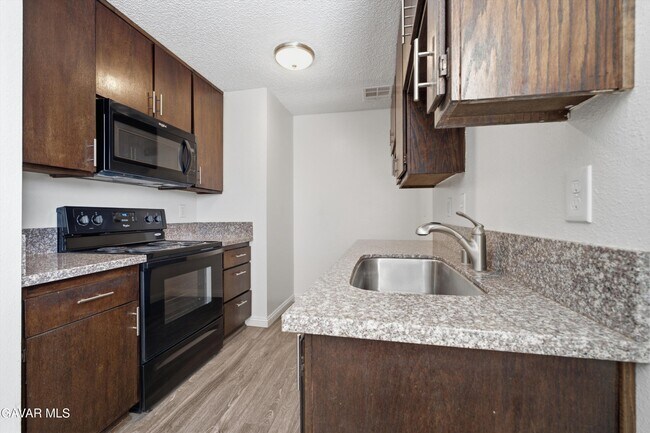 Building Photo - 5036 W Ave L8