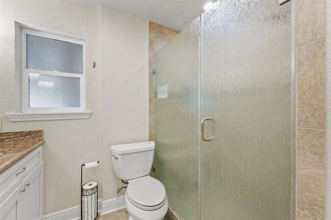 Building Photo - 1108 Myrtlewood Dr