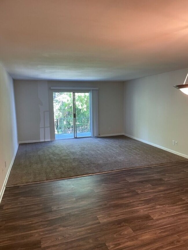 Building Photo - Spacious Apts - Excellent Tucker Location