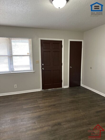 Building Photo - 1812 Olive St