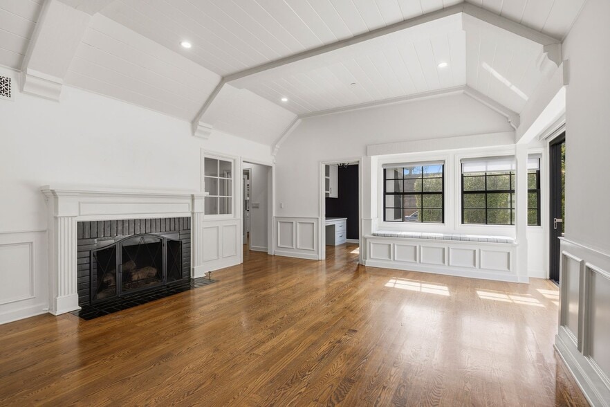 Building Photo - Beautiful Two-Story Burbank Home with Pool, Hardwood Floors & Guest House