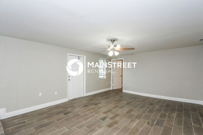 Building Photo - 4 Bedroom Pet-Friendly Home in Miami, FL w...